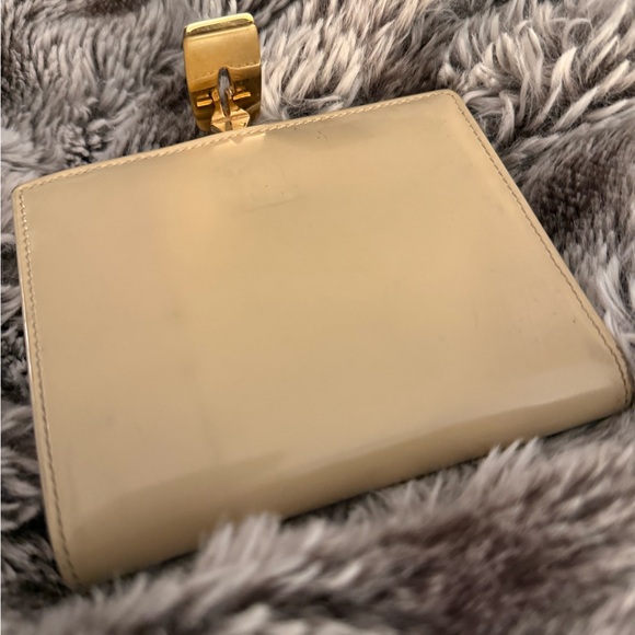 Vintage Gucci Beige Leather Wallet - Picture 2 of 7